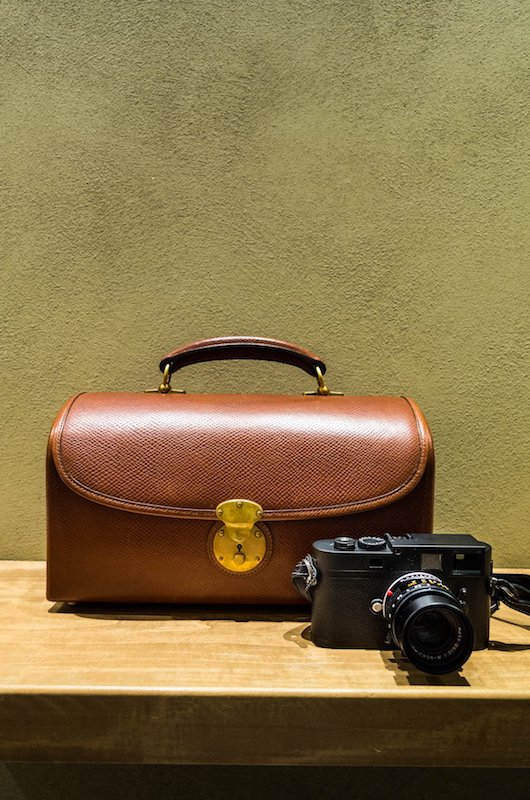 Leicaに似合うレザー・カメラバッグ | Ichiro Photography